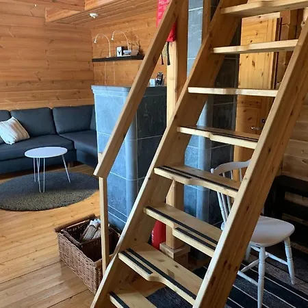 Yllaestoelli 2 A, Aekaeslompolo