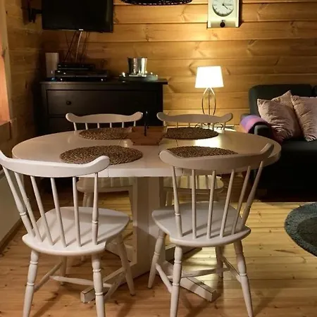 Yllaestoelli 2 A, Aekaeslompolo * Kolari